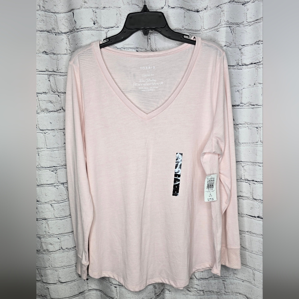 Torrid Light Pink V-Neck Classic Fit Long Sleeve‎ Tee Size 14/16